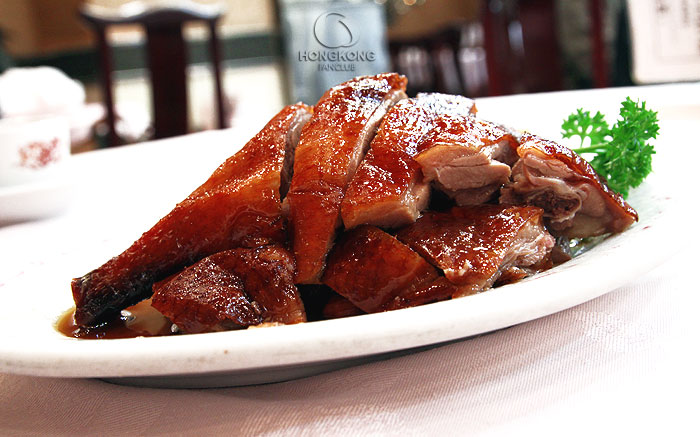 WING WAH Restaurant หมูแดง ห่านย่างอร่อยครับ