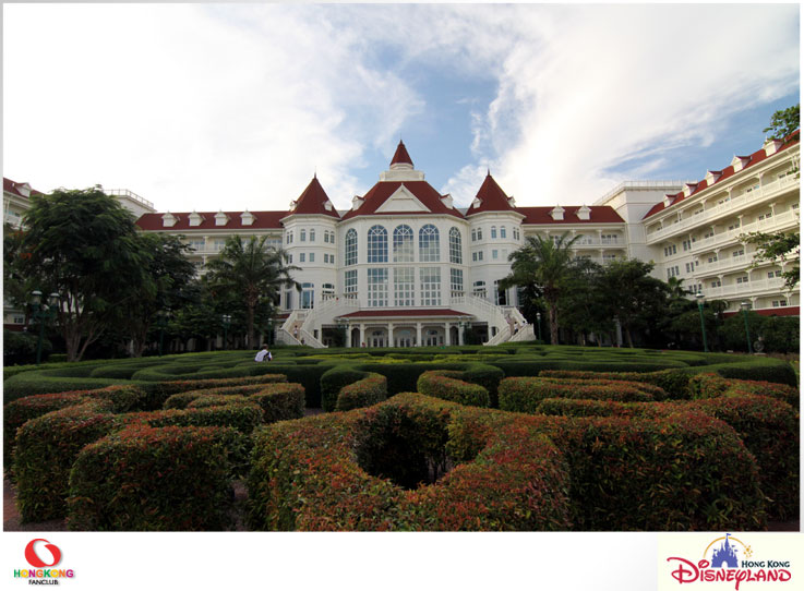 Disneyland Hotel : โรงแรมหรูระดับ 5 ดาว พร้อมพบปะเหล่าการ์ตูนดังของดิสนีย์ได้แบบใกล้ชิด