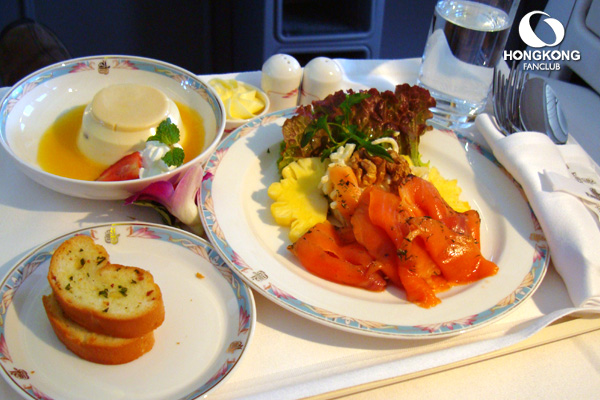 อิ่มอร่อย กลางเวหา กับเมนูพิเศษ ชั้น First Class ของ Emirates